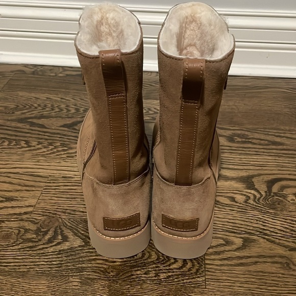 UGG Classic Zip Short Size 11 New without box - Picture 5 of 6